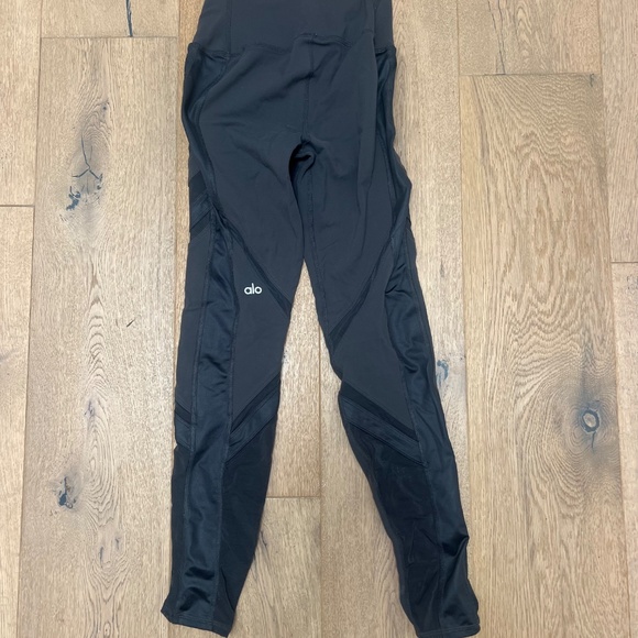 Alo leggings XS - Picture 3 of 3